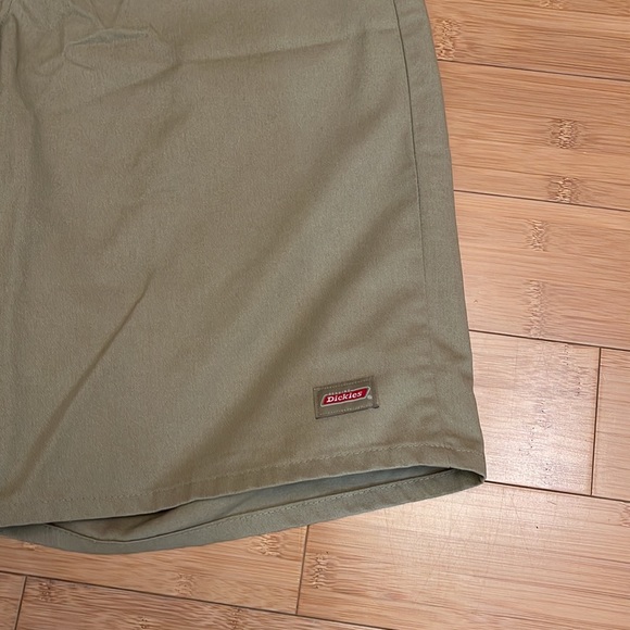 Dickies Relaxed Fit Multi-Use Pocket Work Shorts, Khaki - Picture 3 of 14